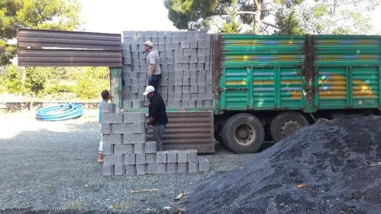 Çevre Derneği Baraka İçerisinde Eğitim Veren Okula Derslik Yapıyor