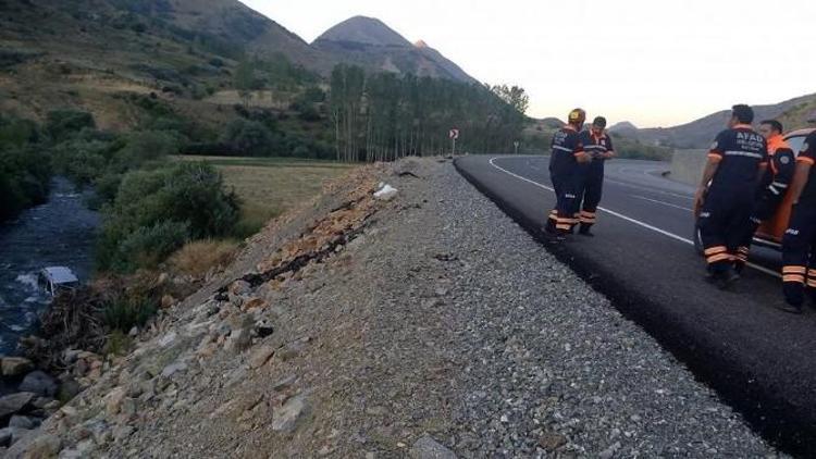 Akıntıya Kapılıp 80 Metre Sürüklenen Araçtan Sağ Çıktılar