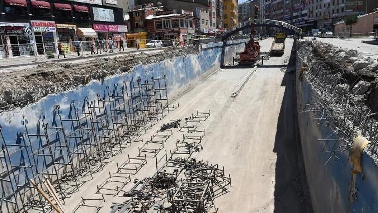 Büyükşehir, Cumhuriyet Caddesi’ne Meydan Yapıyor