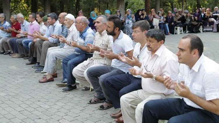 Başiskele’de Deprem Şehitleri İçin Kur’an-ı Kerim Okundu