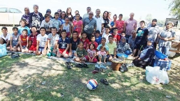 Burhaniye’de Kuran Kursu Öğrencileri Piknikte Bir Araya Geldi
