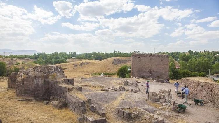 Ahlat’ta Ulu Cami Kazı Çalışmaları Başladı