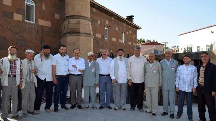 Hacı Adayları Kutsal Topraklara Uğurlandı