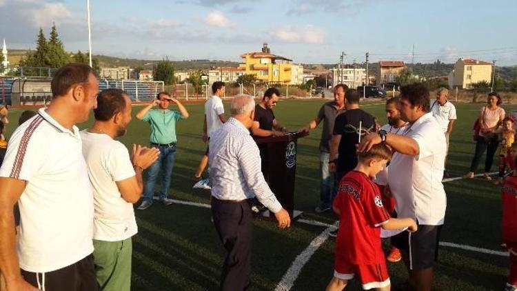 Futbol Yaz Okulu Öğrencileri Sertifikalarını Aldı