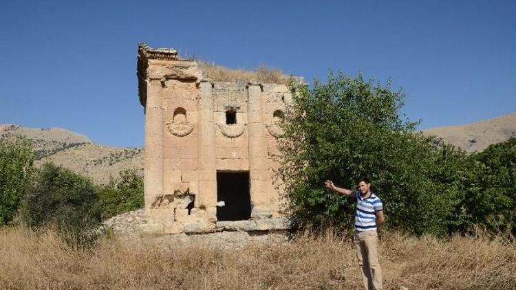 Ozan Anıt Mezarı Restore Edilmezse Yıkılacak