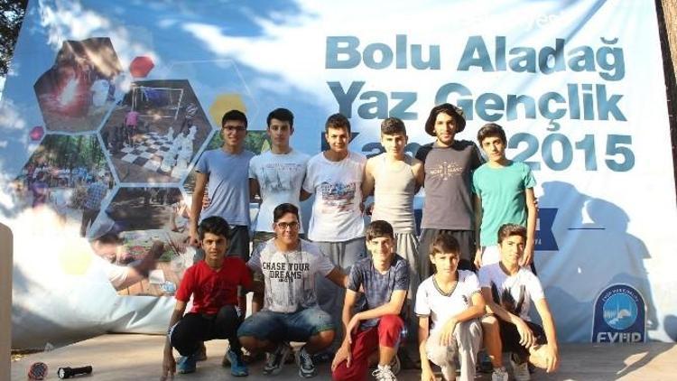 Eyüplü Gençlerden Bolu Kampı’nda Fidan Dikimi