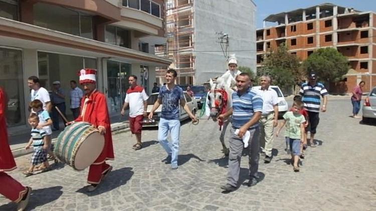 Burhaniye’de Mehterli Sünnet Geleneği