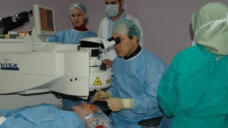 İlasik Lazer Yöntemiyle Gözlük Kullanmaya Son