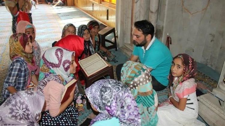 Gülşehir’de Kuran Kursu Birincilerine Tablet Bilgisayar Verildi