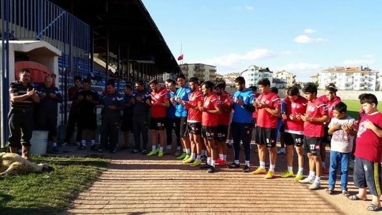 Niğde Belediyespor Kurban Keserek Dua Etti