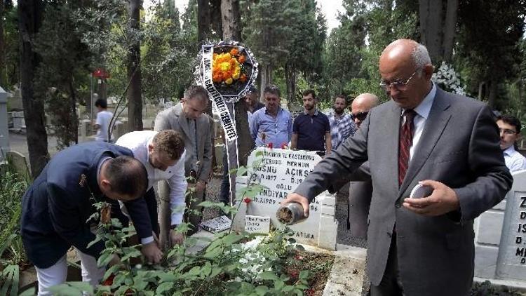 Gazetecı Hüsnü Açıksöz, Mezarı Başında Anıldı