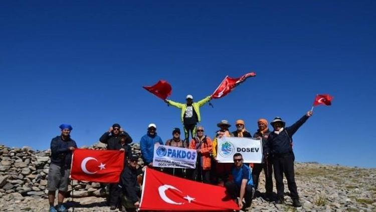 Dağcılar Zafer Bayramı İçin Zirveye Tırmandı