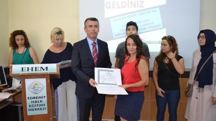 Edremit’te Açık Lise Mezunları Diplomalarını Törenle Aldılar