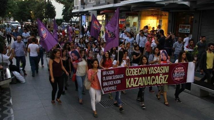 Kadınlar “Özgecan Yasası” İçin Yürüdü