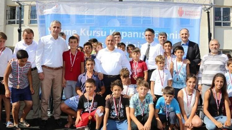 Ümraniye Belediyesi Yüzme Kurslarının Kapanış Töreni Yapıldı