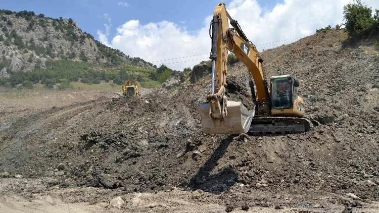 Büyükşehir, Yol Çalışmalarına Devam Ediyor