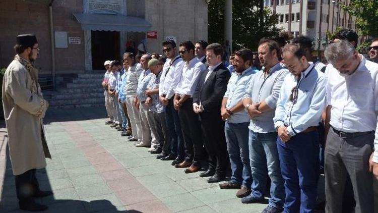 AK Parti Gençlik Kolları Üyelerinden Gıyabi Cenaze Namazı