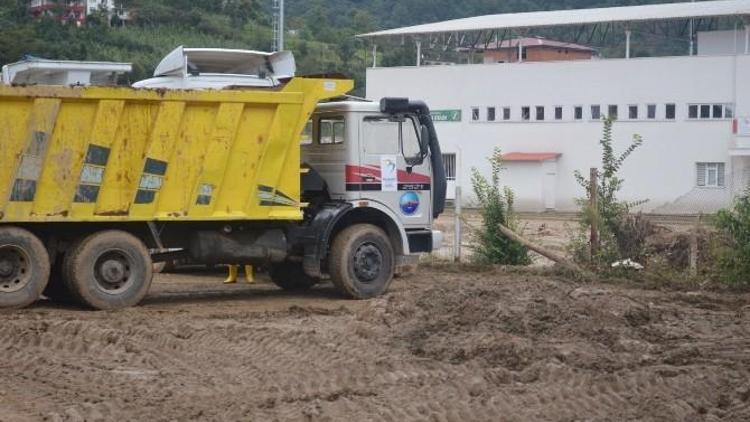 Beylikdüzü Belediyesi’nden Hopa’ya Yardım