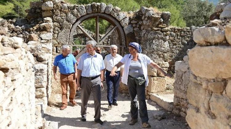 Olimpos Antik Kenti’ndeki Kazı Çalışmaları