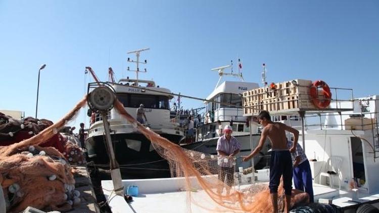 Çanakkale’de 833 Ruhsatlı Balıkçı Gemisi Var