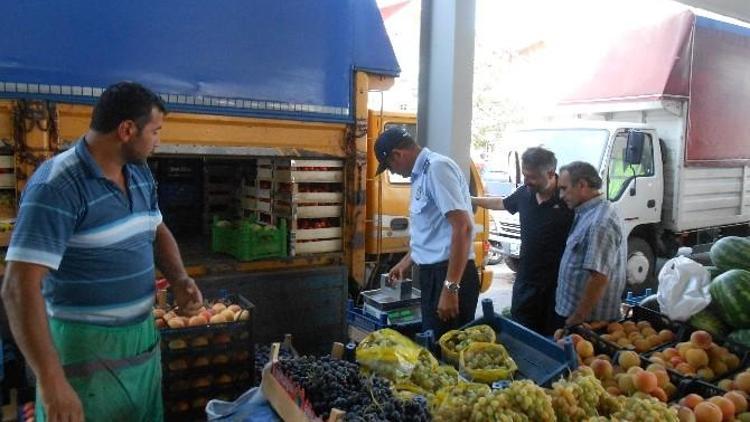 Kartepe Zabıtası’ndan Pazar Yeri Denetimi