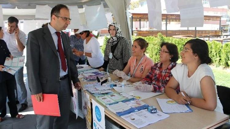 Halk Sağlığı Haftası Nedeniyle Bilgilendirme Standı Açıldı