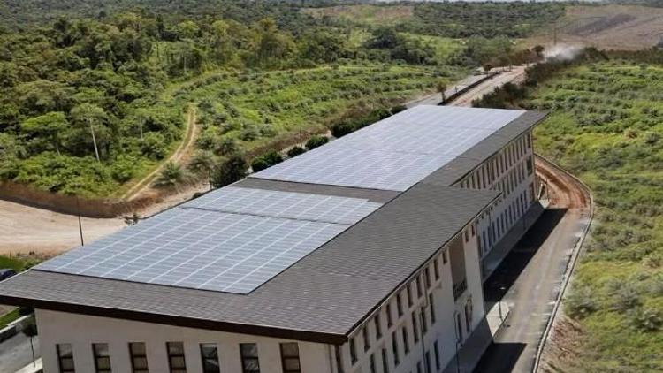 Güneş Panelleri İle Enerji Üreten İlk Üniversite