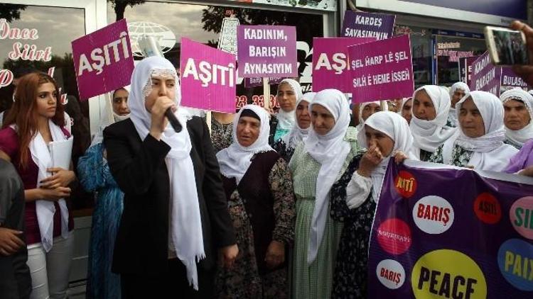 Siirt’te Bir Grup Kadın Barış İçin Yürüdü