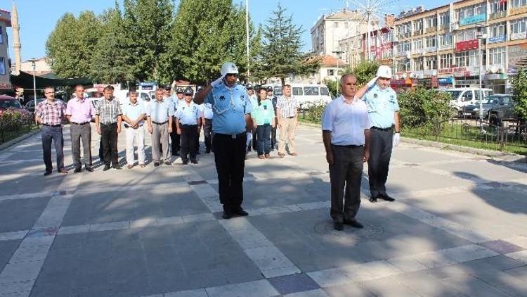 Beyşehir’de Zabıtadan Karanfilli Kutlama