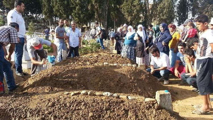 Kazada Hayatını Kaybedenler Yan Yana Toprağa Verildi