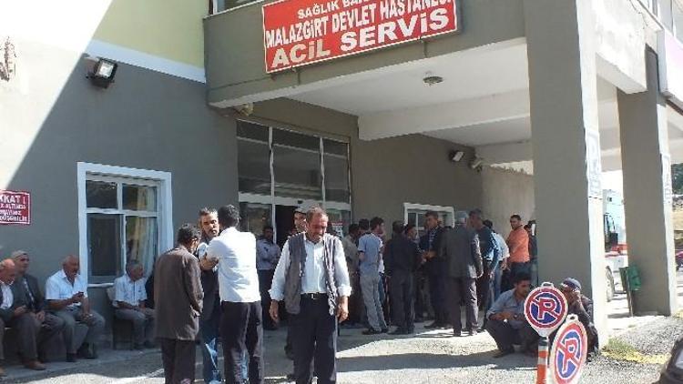 Malazgirt’te Traktör Devrildi 1 Ölü Bir Yaralı