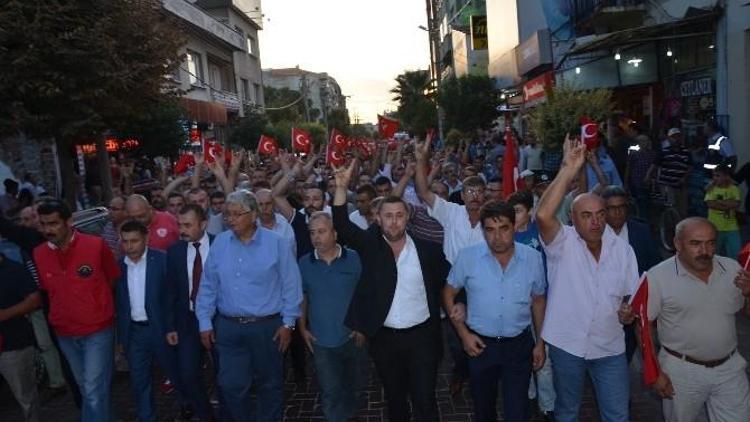 Akhisar Ülkü Ocakları Şehitler İçin Yürüdü