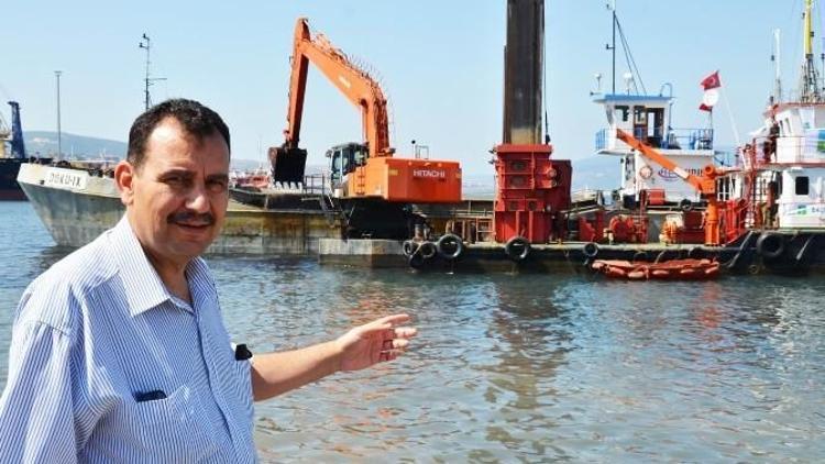 Büyükşehir, Bandırma’da Deniz Temizliğine Başladı