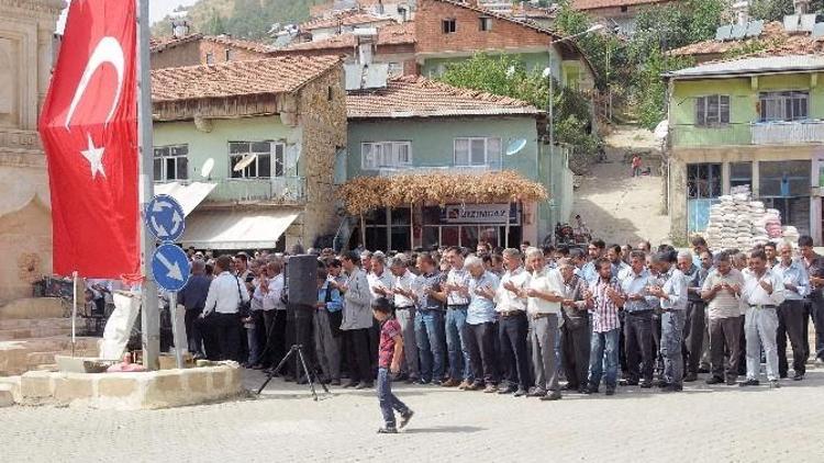 Çelikhan’da Şehitler İçin Gıyabi Cenaze Namazı Kılındı