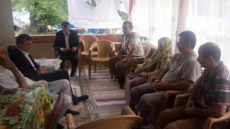 Kaymakam Özer Ve Başkan Yemenici, Irak’ta Kaçırılan İşçinin Ailesini Ziyaret Etti