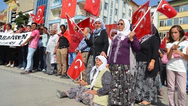 Şehit Annesi Eyleme Katılarak Terörü Lanetledi