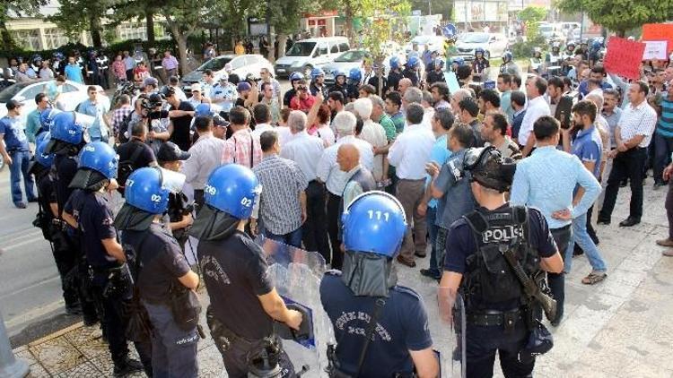 Polis. Emek Ve Demokrasi Platformunun Yürüyüşüne İzin Vermedi