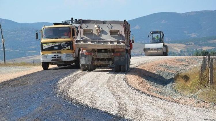 Tokat’ta Köy Yollarında Asfalt Çalışması