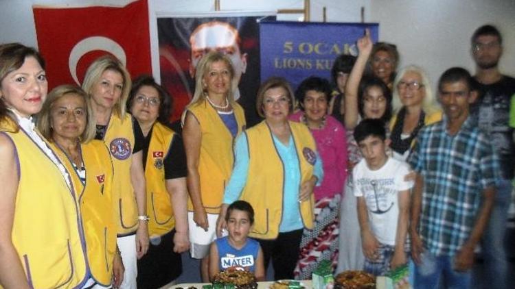 5 Ocak Lions Kulübü’nden Engelli Öğrencilere Kitap-kırtasiye Yardımı