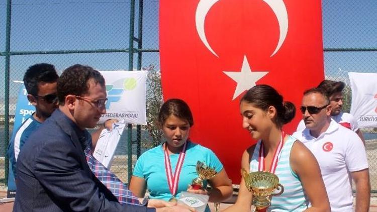 Büyükşehir, Tenis’in Yıldızlarını Ağırladı