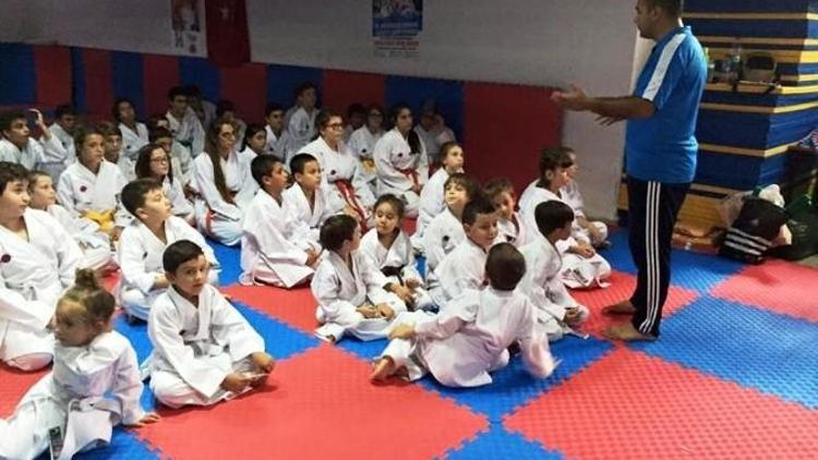 Genç Karateciler Terfi Etti