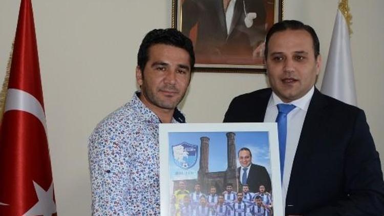 Erzurumlu Mahalli Sanatçı’dan Bb Erzurumspor’a Erzurumspor Marşı