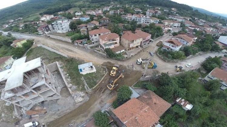 Başiskele’de Yol Düzenleme Çalışmalarını Sürdürüyor