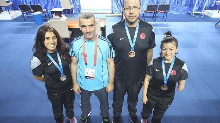 Kağıtsporlu Tekvandoculardan Üç Dünya Derecesi