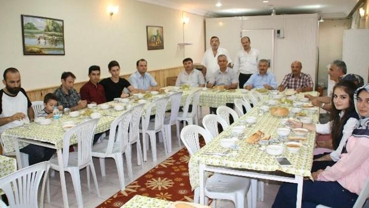 İmam Hatip Lisesi Mezunu Öğrenciler Veda Yemeğinde Bir Araya Geldi