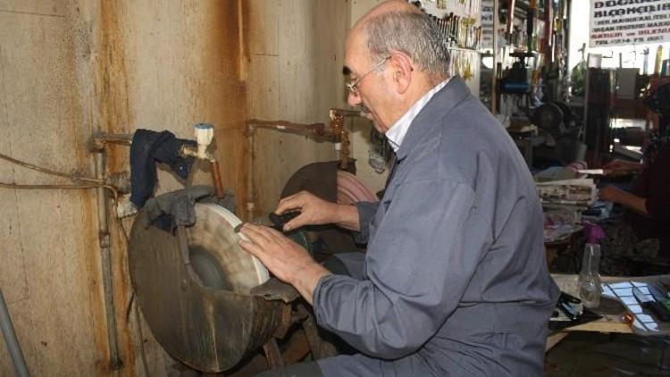 Kastamonu’da Bıçak Bileyicileri Kurban Mesaisine Erken Başladı