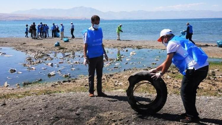 Van’da Dünya Kıyı Temizliği Günü