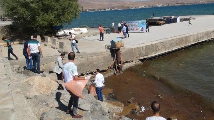 Vangölü’nün Tatvan Sahilinde Temizlik Kampanyası