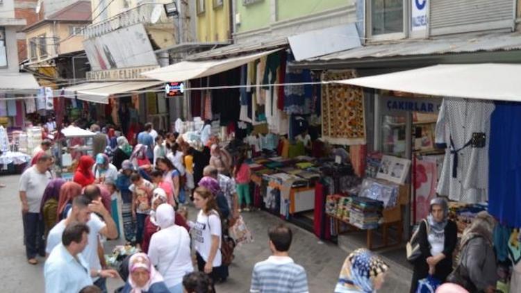 Çarşı Pazarda Bayram Ve Okul Yoğunluğu