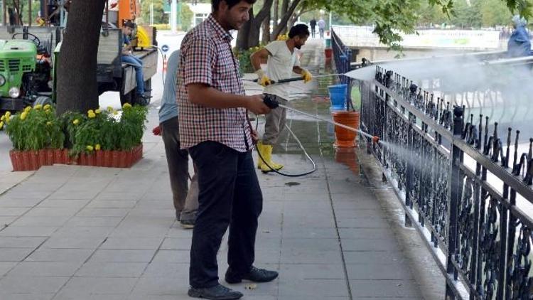 Kastamonu Belediyesi, Cadde Ve Sokakları Yıkıyor